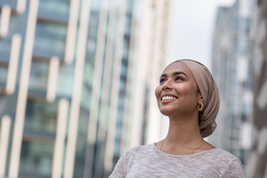 Muslim businesswoman walking through modern city