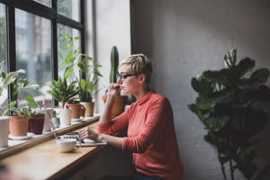 Freelance businesswoman working in a cafe