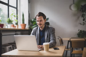 Freelance businessman working in a cafe